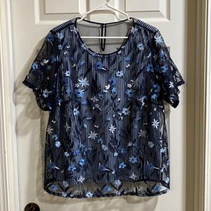 Cj banks 1x short sleeve embroidered overlay top